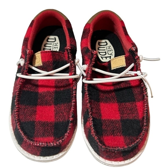 New Hey Dude Youth Wally Slip-on Shoes sz 11 Red Buffalo Plaid Christmas Boy's - Picture 1 of 6